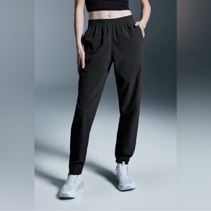 ON Cloud Run Focus Black Jogger Pants Size XL